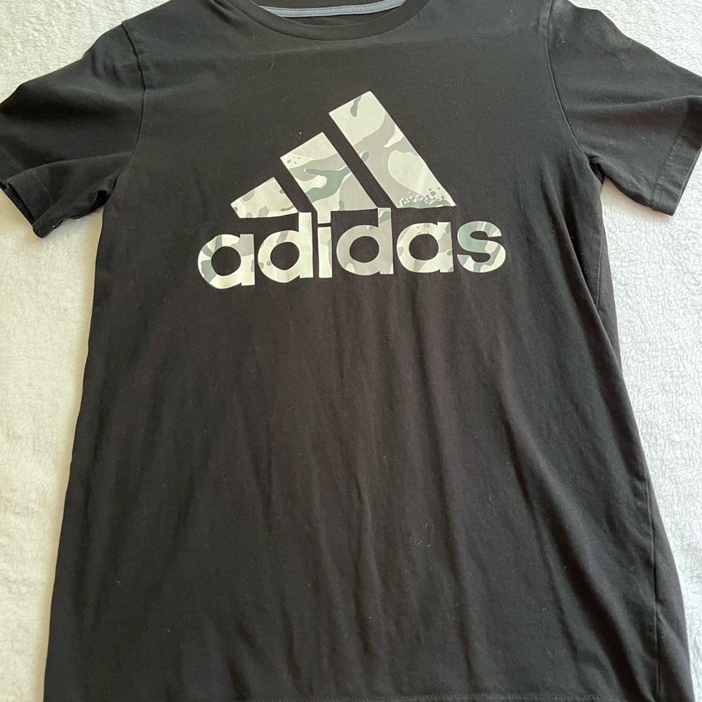 adidas tee size medium